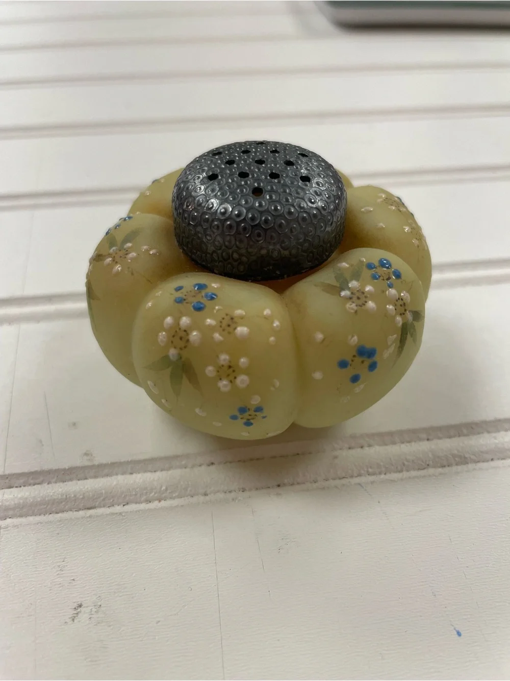 N/A antique custard